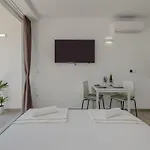 شقة New Sunny With Balcony, Center *