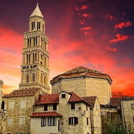 Appartement New Sunny With Balcony, Center Split