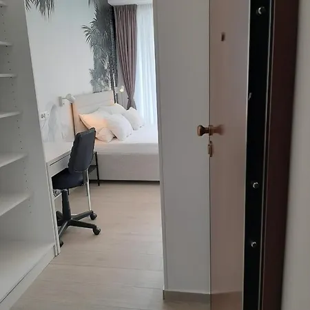 New Sunny With Balcony, Center Appartement Split