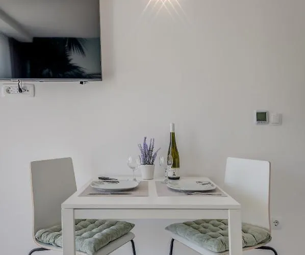 New Sunny With Balcony, Center * Σπλιτ