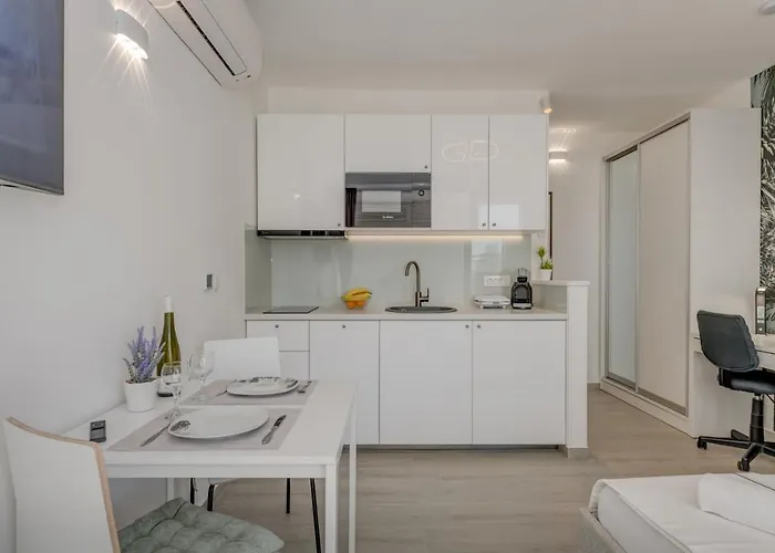 New Sunny With Balcony, Center Διαμέρισμα